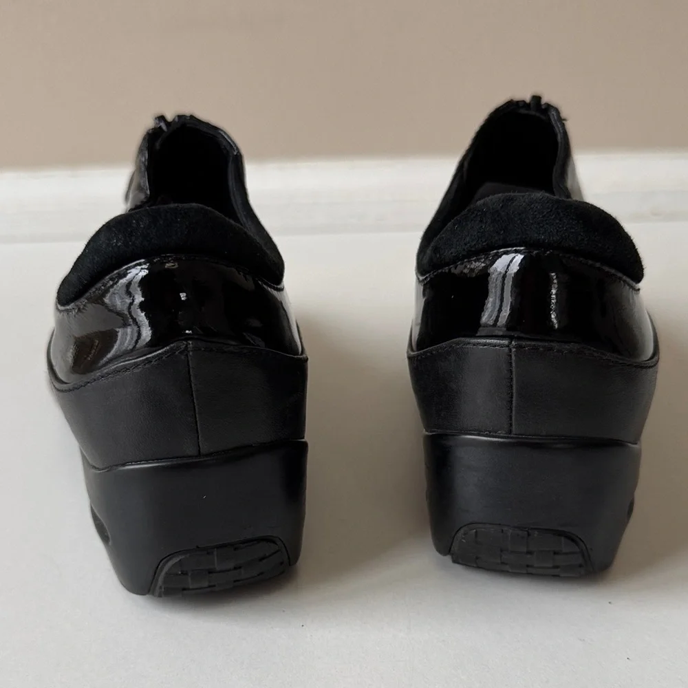 Cole Haan (NikeAir) Sleek Black Women's Waterproof Shoes - Picture 3 of 10